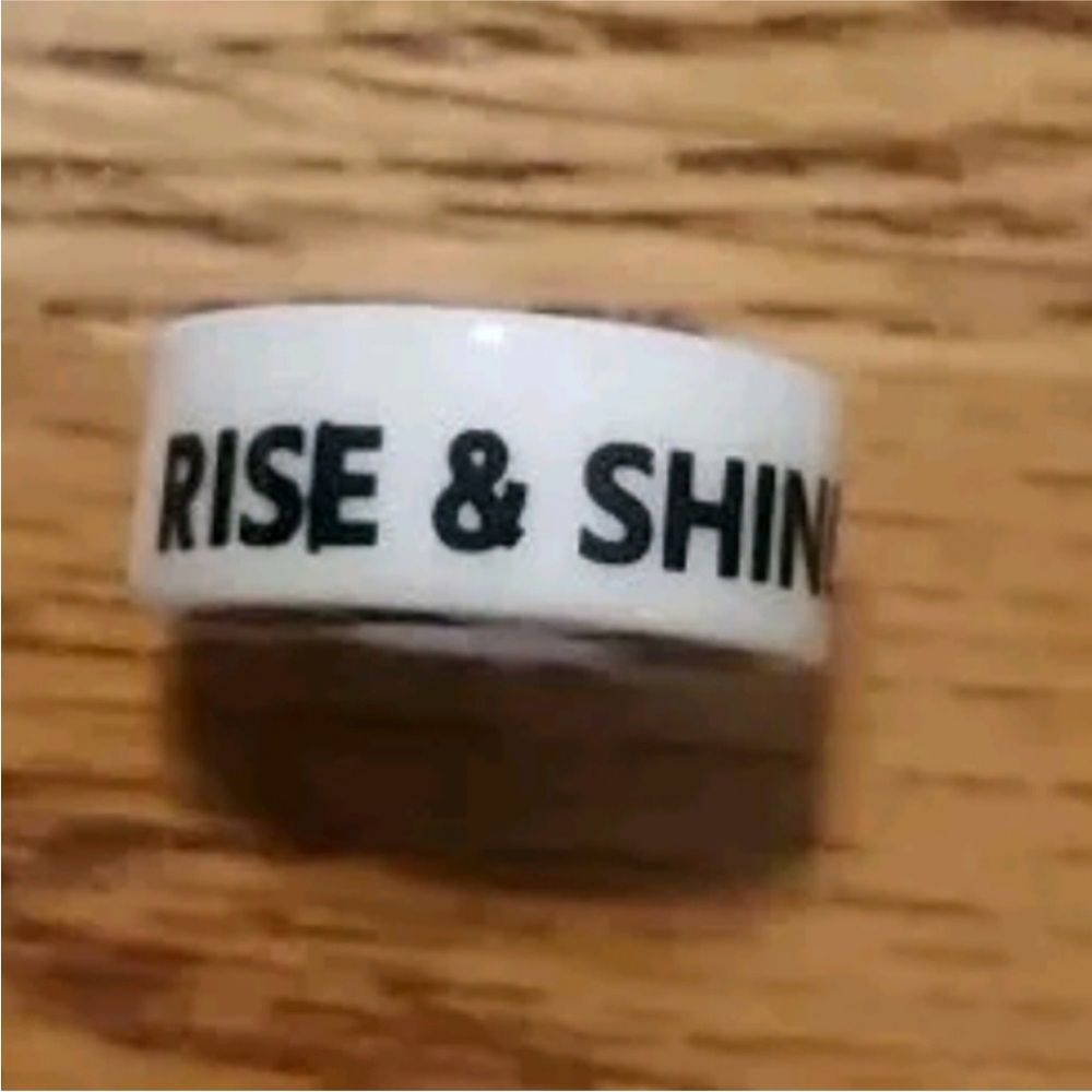 NEW EFFY Carnival Cruise Collectible Fun
Barrel White Rise & Shine Logo Charm. - Picture 4 of 4